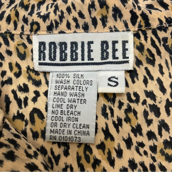 Robbie Bee Leopard Print 100% Silk Button Down Womens Shirt Blouse Size S - Picture 2 of 5